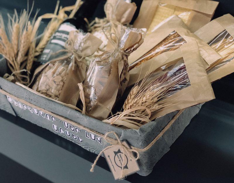 Custom Gift Box 'PRECIOUS' with Snacks and Beer — photo 3