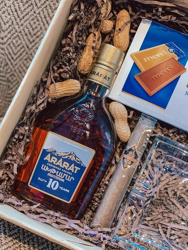 Gift Box with Ararat Cognac and Accessories — photo 3