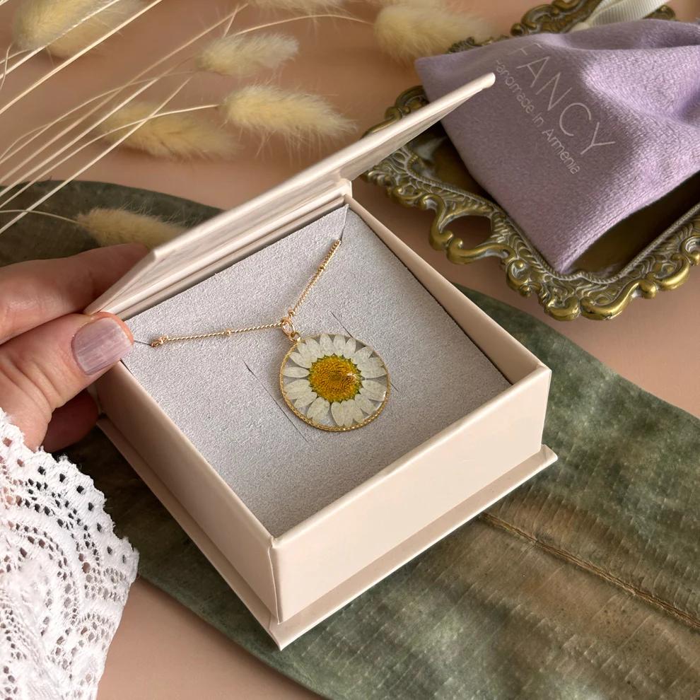 Ожерелье с ромашками и позолоченной цепочкой 18K — фото 2