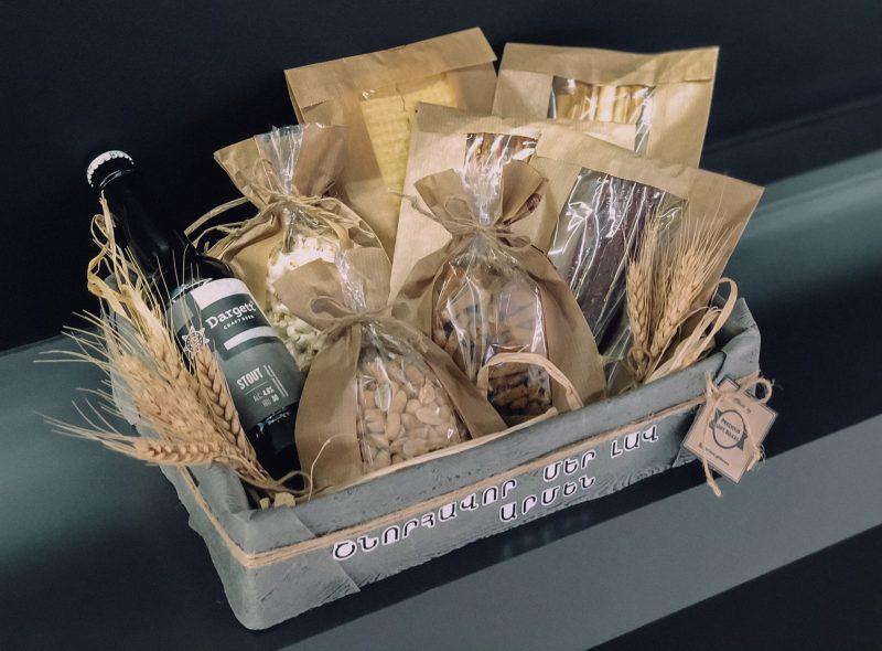 Custom Gift Box 'PRECIOUS' with Snacks and Beer — photo 2