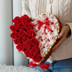 Սրտիկ ռաֆայելո քաղցր նվեր վարդեր տուփով